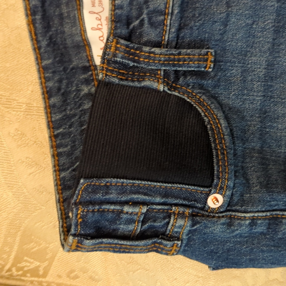 New with tags. Maternity Isabel Blue Jean Shorts size 4. Make an Offer! - Picture 5 of 6